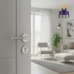 مقبض باب بلون فضي بتصميم معدني مزدوج وجودة عالية بسعر منافس