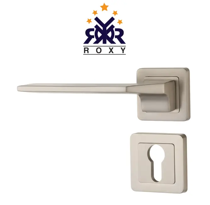 مقبض باب فضي بتصميم رفيع وعصري