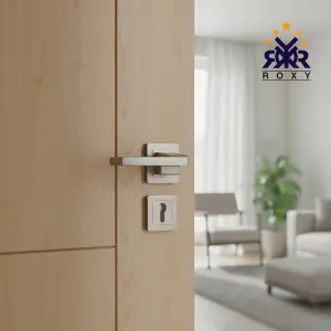 مقبض باب فضي بتصميم رفيع وعصري