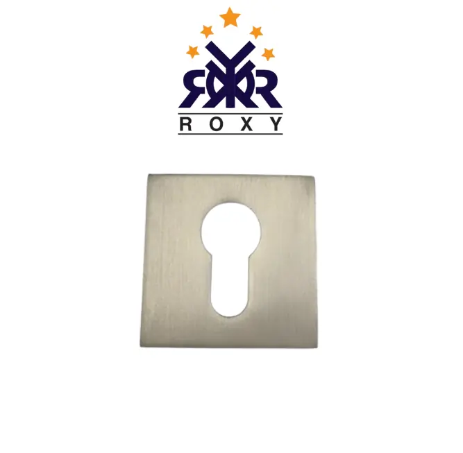 مسكة باب فاخر باللون الفضي المطفي ذات تصميم هندسي عصري