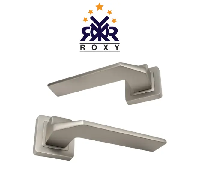 مقبض باب فضي بتصميم رفيع وعصري