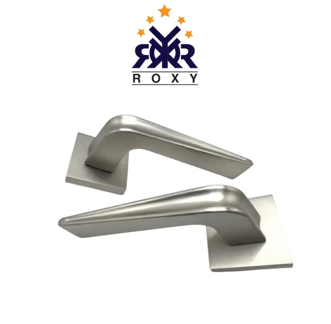 مسكة باب فاخر باللون الفضي المطفي ذات تصميم هندسي عصري